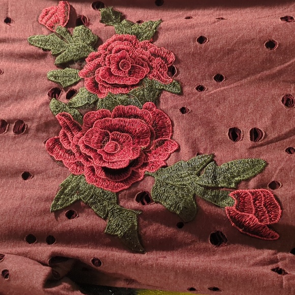Local Lab Women's T- Shirt XL 3D Rose Embroidered Factory Distressed Holes NWOT - Picture 5 of 12